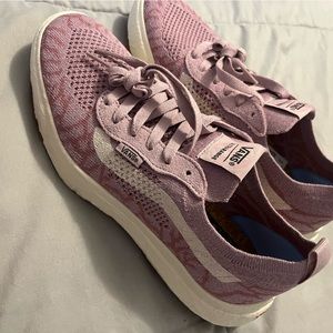 Vans Ultrarange Sneakers (Mens: 7W) (Woman: size 9) brand new